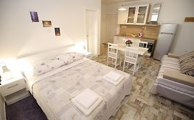 Studio Apartment Laura